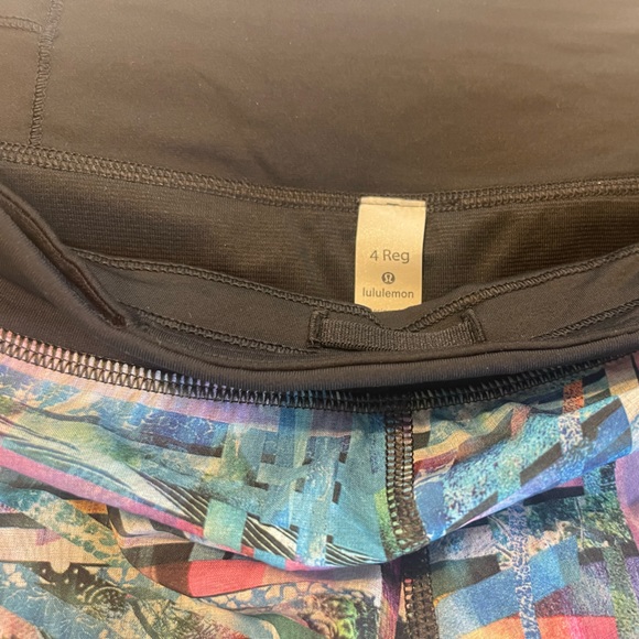 lululemon special edition Seawheeze 2018 Speed Up Shorts Sz 4 in EBRW/BLK EUC - Picture 3 of 4